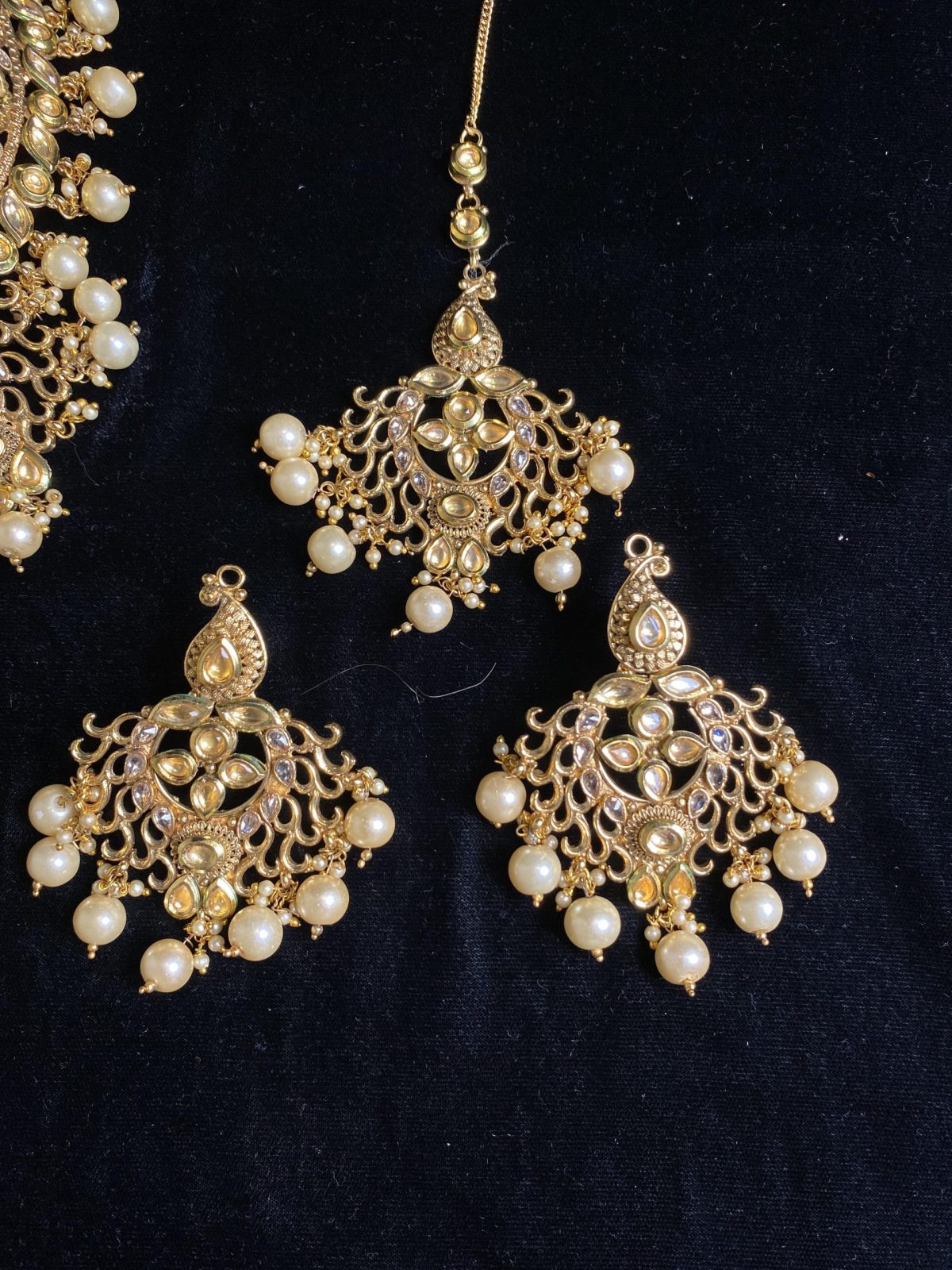 Embrace Tradition: Rajasthani Kundan Bridal Jewelry Set - Image 2