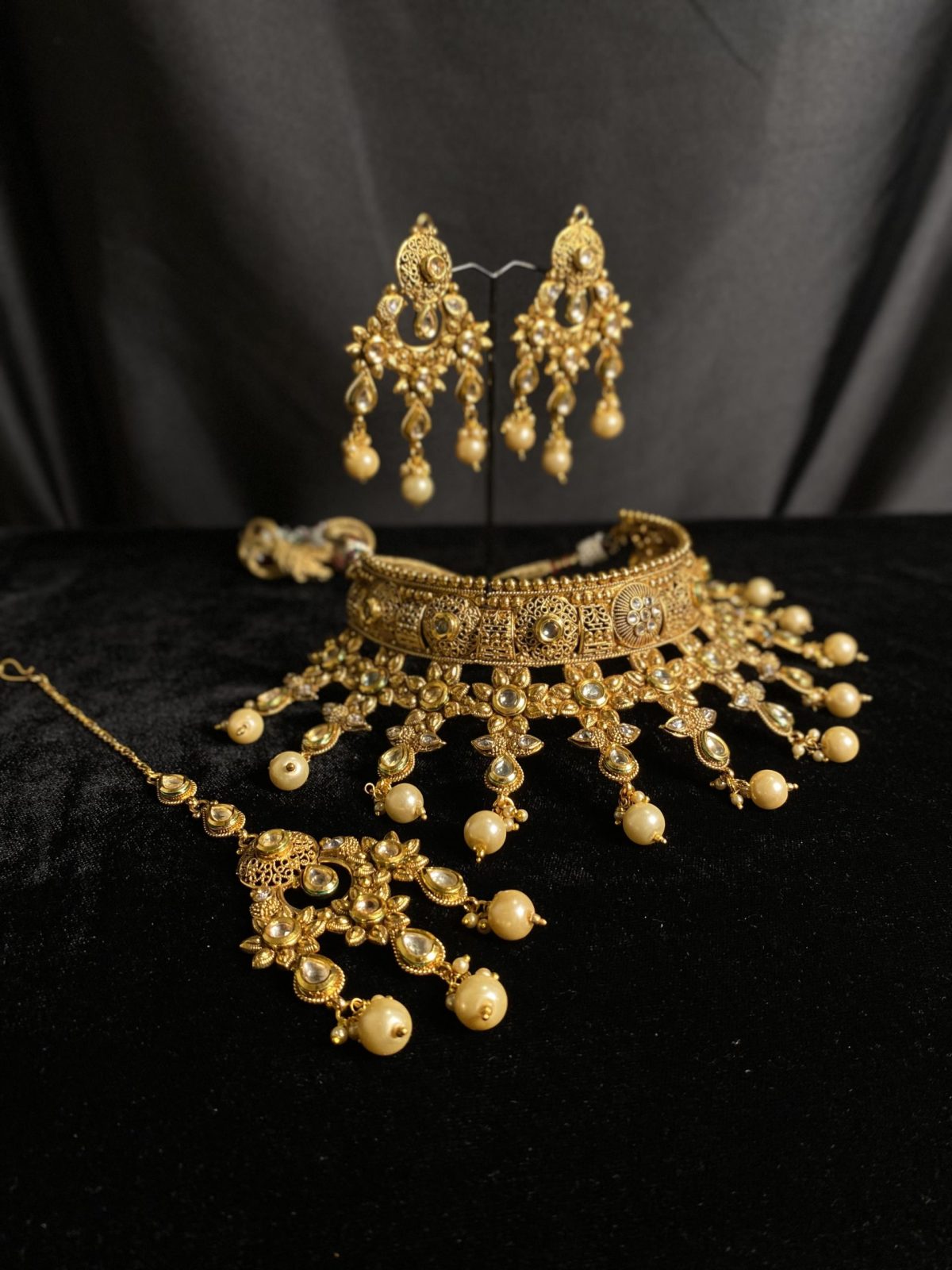 Timeless Beauty: Royal Rajasthani Kundan Jewelry Set - Image 2