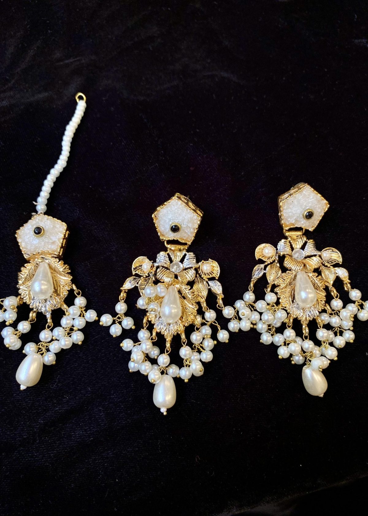 Luminous Elegance: A Sugar Stone Necklace Set in Ivory