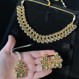 Meena kari kundan set