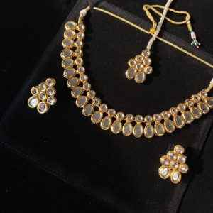 Meena kari kundan set