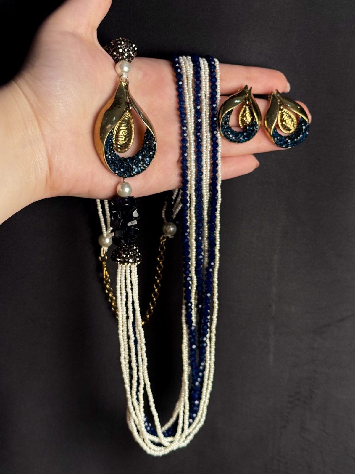mala set in blue