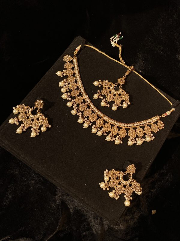 The Kundan Meher Set with pearl