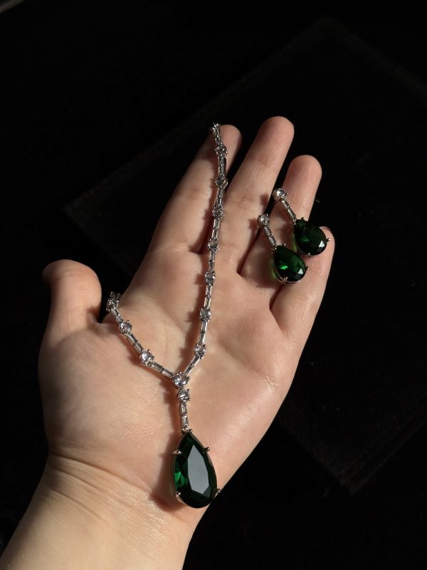 Tear Drop Pendant Style Set Green