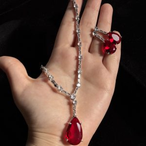 Tear Drop Pendant Style Set Red