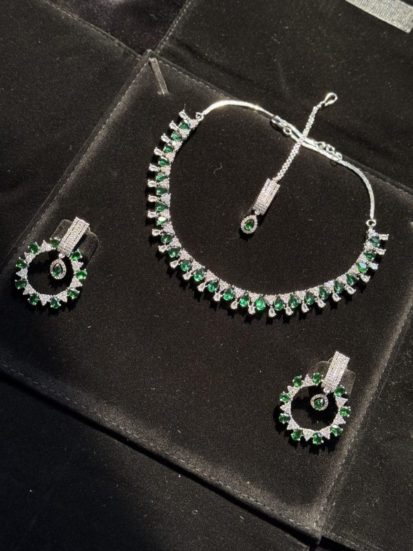 Rea Zircon Set in Green and Silver.