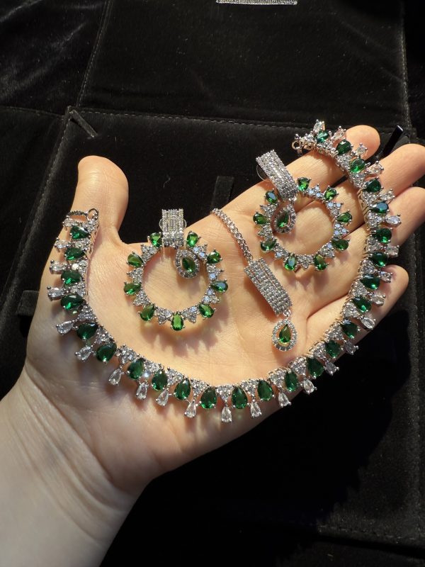 Rea Zircon Set in Green and Silver.