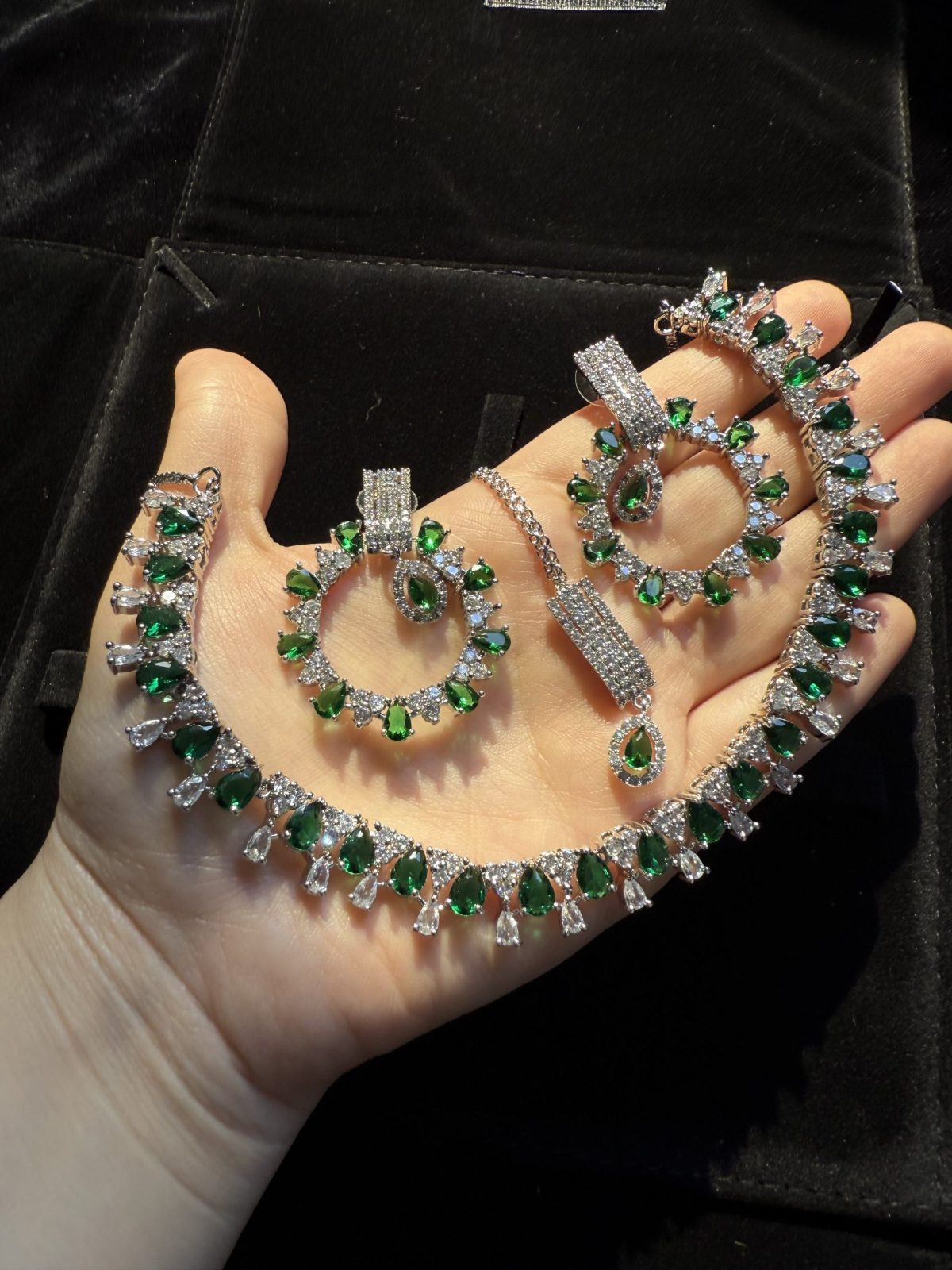 Rea Zircon Set in Green and Silver.