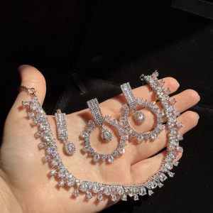 Rea Zircon Set in silver.