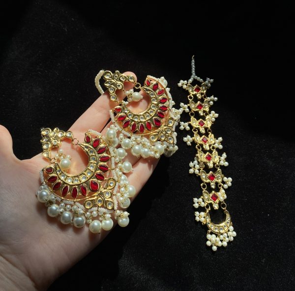 Kundan Teeka Set with crimson stones and pearls.