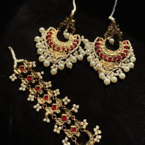 Kundan Teeka Set with crimson stones and pearls.