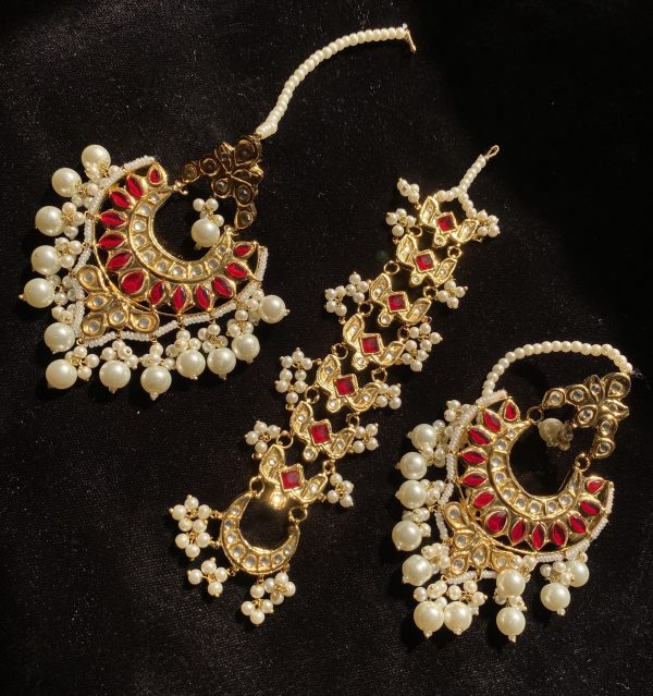 Kundan Teeka Set with crimson stones and pearls.