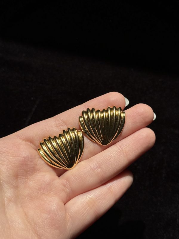 Gold Scalloped Seashell Stud