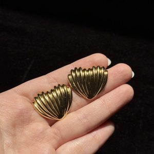 Gold Scalloped Seashell Stud