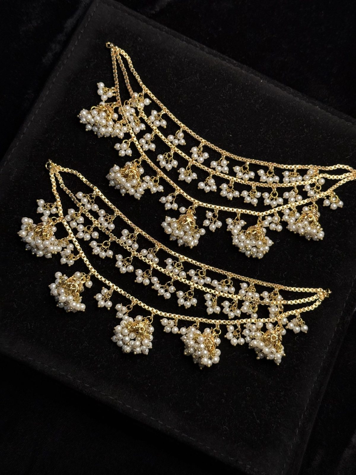 Saharas with Pearl Clusters