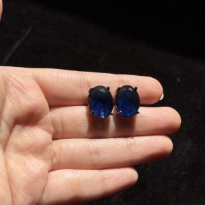 Oval shaped small studs sapphire