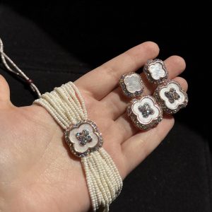 White Enamel Clover Jewelry Set