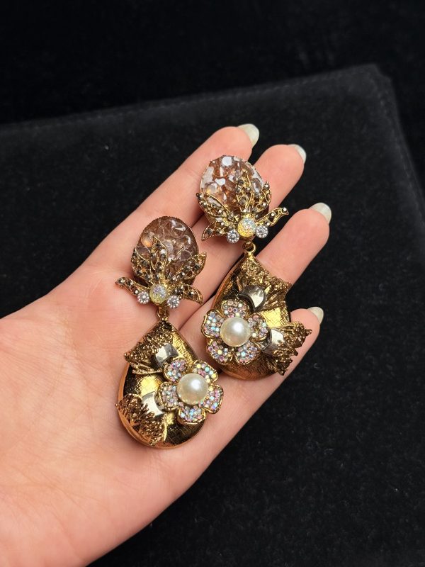 Aurelia Bloom Pearl Earrings with gold frame and crystals in Champagne