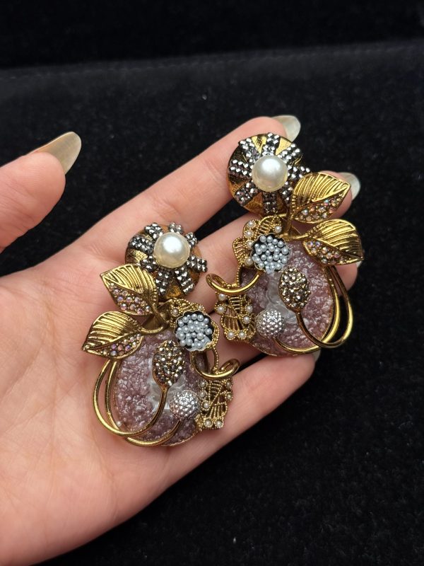Honey Bloom Pearl Earrings with gold frame in Pink