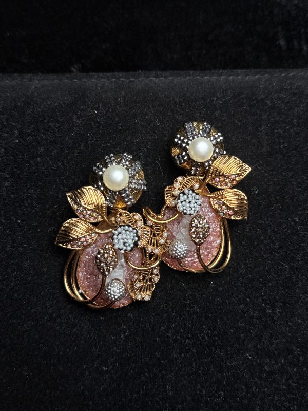 Honey Bloom Pearl Earrings with gold frame in Pink