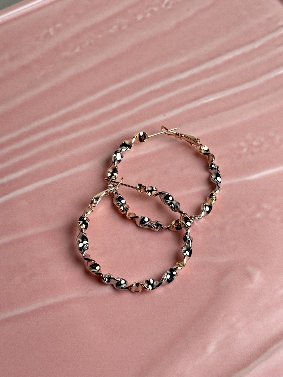 Luna Two-Tone Twisted Hoop
