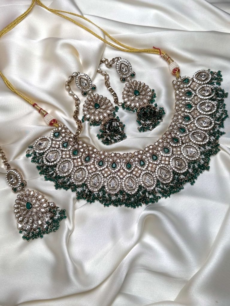 Glorious Izzah Bridal Set in Emerald Green by Jewelist.pk Glorious Izzah Bridal Set in Emerald Green - Artificial Bridal Jewellery Pakistan by Jewelist.pk