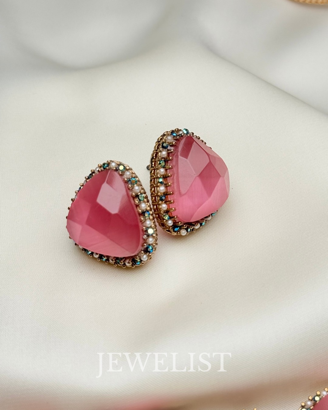 Bubblegum Trigon Choker by Jewelist.pk – Pakistani artificial jewellery set