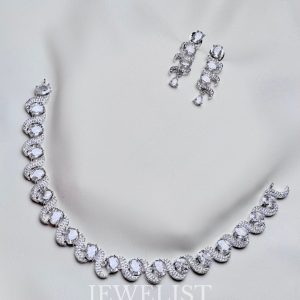Silver wavy necklace with gemstone stones