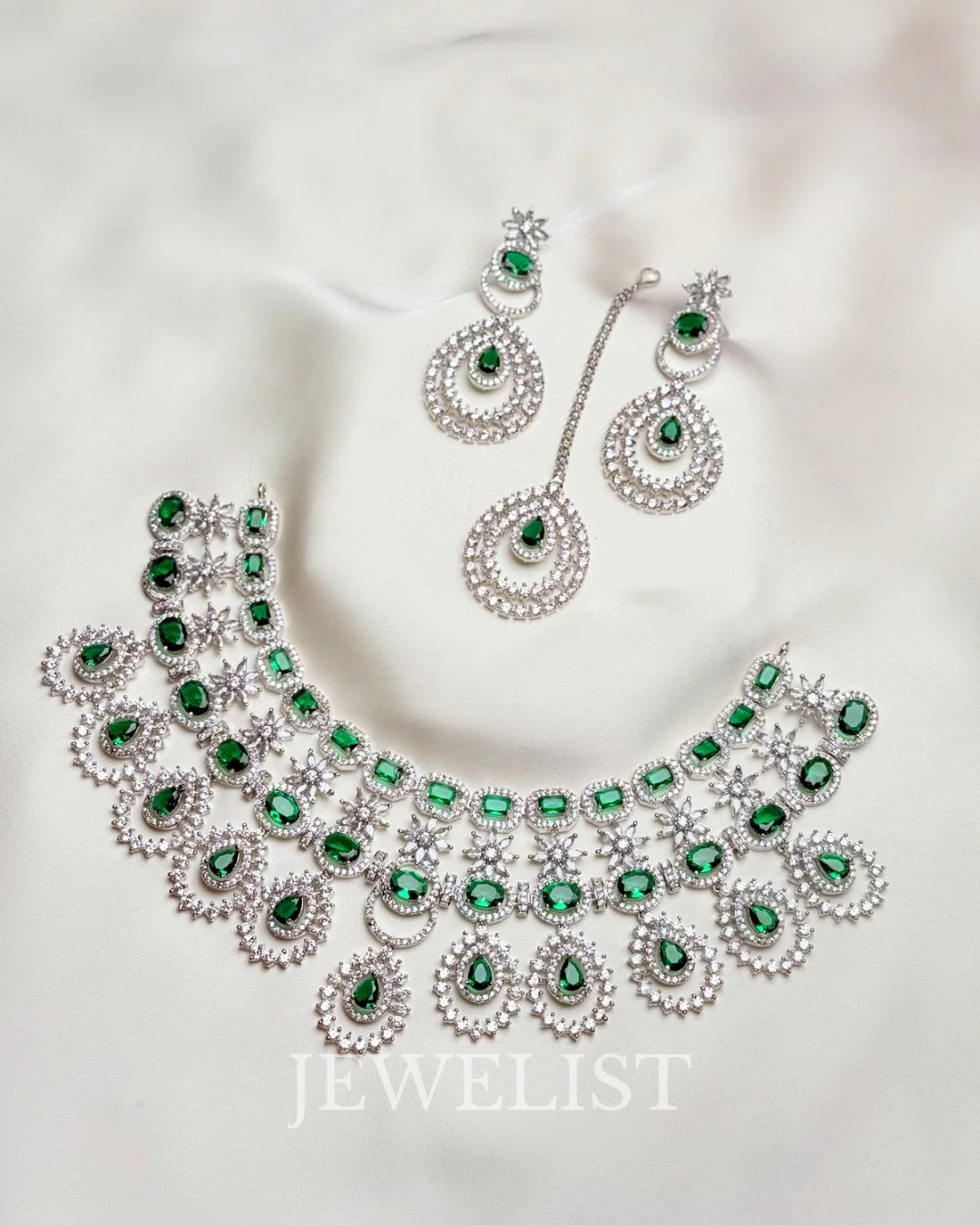 Linear Flora Necklace Set