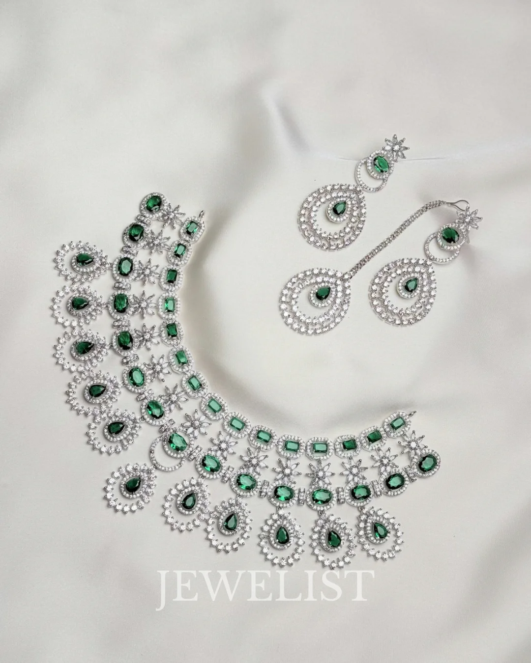 Linear Flora Necklace Set