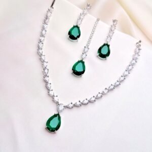 Nouveau Set green teardrop necklace set with matching earrings and teeka