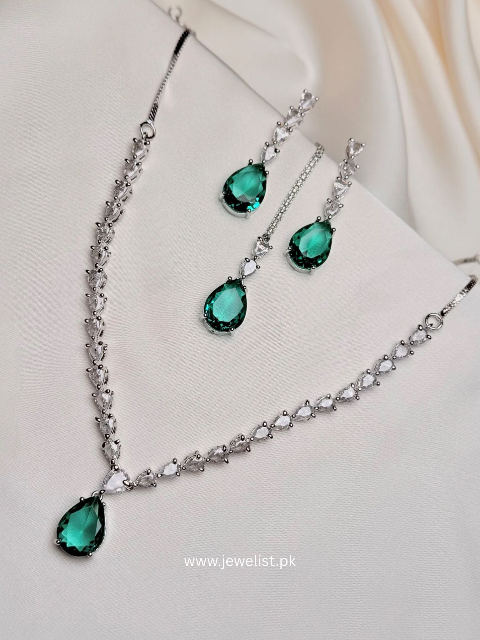 Nouveau Set sea green teardrop jewelry set with clear crystal-inspired stones