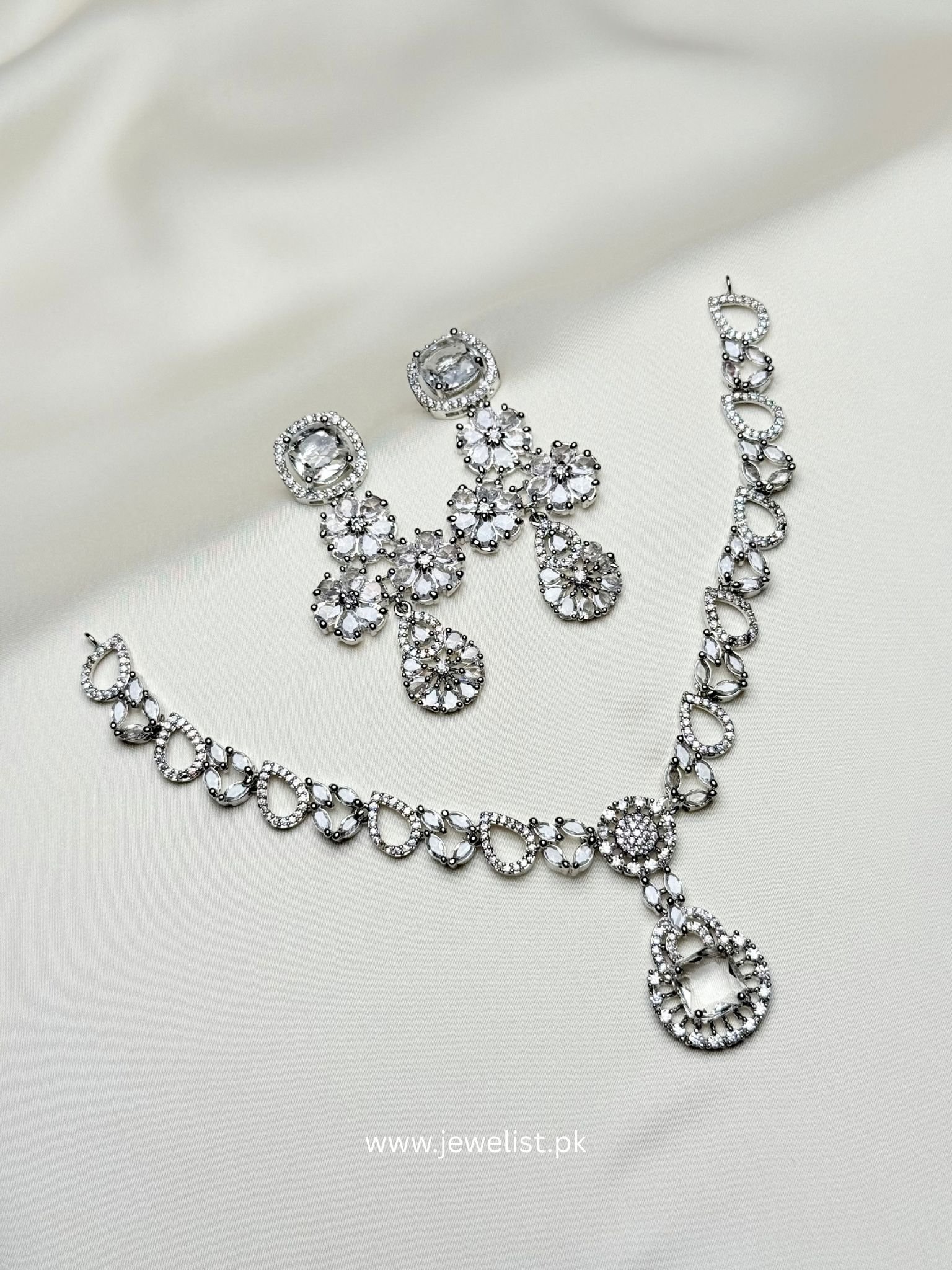 Solaria Halo Set in silver with clear statement pendant and matching drop earrings